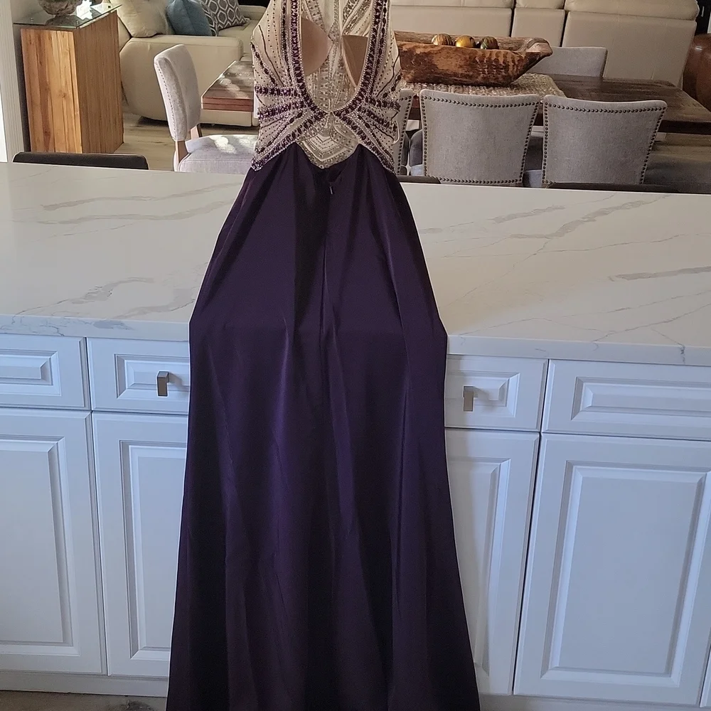 BEAUTIFUL NEW PROM DRESS IN PURPLE COLOR - Picture 3 of 10